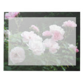 Bloc-note jolis buissons de fleurs de rose rose et blanche.  (Devant)