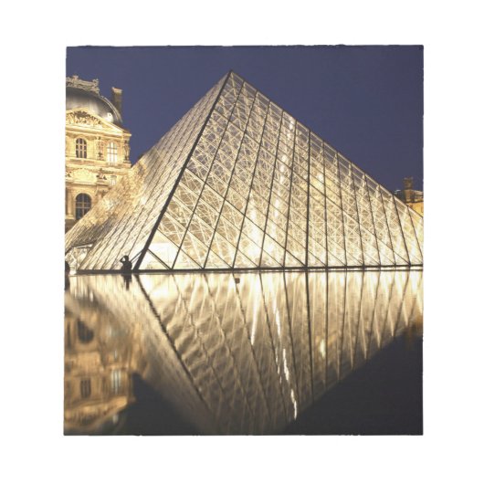Bloc-note La vue nocturne de la Pyramide de verre du Musée d (Devant)