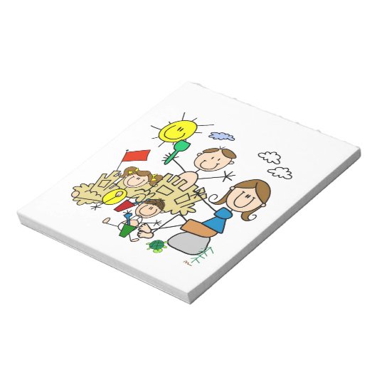 Bloc-note Le bâton figure l'amusement de plage de famille (Tourné)