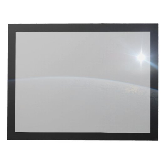 Bloc-note Le Soleil qui s'installe sur l'horizon terrestre. (Devant)