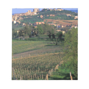Bloc-note Le village de San Gimignano est situé dans les col