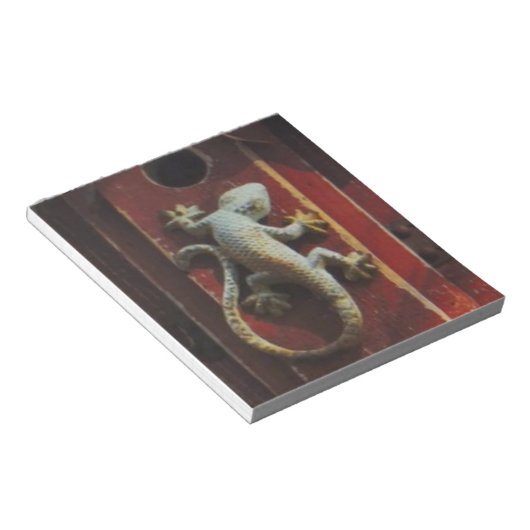 Bloc-note lézard gris sur bois usé (Incliné)