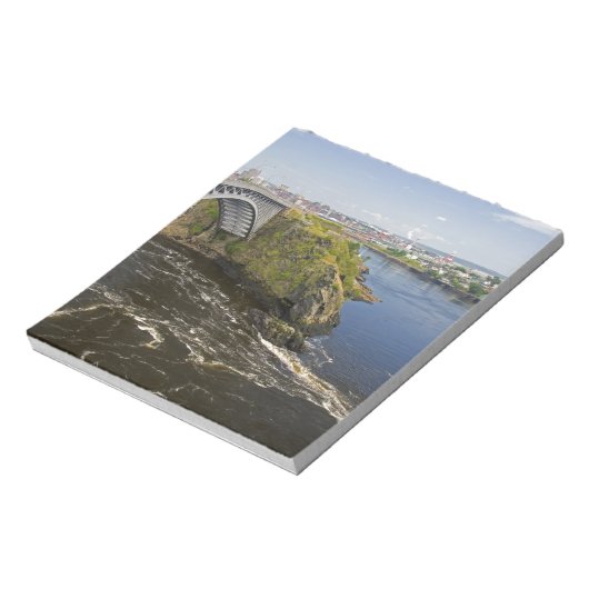 Bloc-note L'inversion des chutes sur la rivière St. John à S (Tourné)