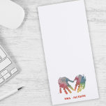 Bloc-note Magnétique Empreintes cardiaques arc-en-ciel | Professeur per<br><div class="desc">Un cadeau parfait pour votre enseignant ou ami préféré, ce mignon bloc-notes comporte des empreintes arc-en-ciel estampillées pour créer un coeur dans le centre. Ajoutez le nom de votre professeur à cette note personnalisée et sucrée pour un cadeau spécial supplémentaire pendant la semaine de l'appréciation de l'enseignant ou pour un...</div>