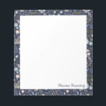 Bloc-note Modèle Floral bleu moderne personnalisé<br><div class="desc">Un joli motif botanique moderne d'une variété de fleurs mignonnes dans de jolies nuances de marine et de corail,  personnalisée avec votre nom.</div>