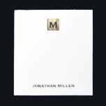 Bloc-note Monogramme blanc et or personnalisé<br><div class="desc">Faites une déclaration avec cet élégant bloc-notes blanc personnalisé avec une initiale de monogramme en or métallique brossé et le nom dans la typographie de bloc classique. Parfait pour prendre des notes, faire des listes de choses à faire ou écrire vos pensées, ce bloc-notes est un must pour toute personne...</div>