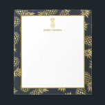 Bloc-note Motif d'ananas bleu marine<br><div class="desc">Bloc-notes Motif Monogramme Marine Blue Gold Pineapple. Belle élégante et tendance design motif à l'ananas tropical bleu marine et or. Personnalisez ce design personnalisé avec votre nom.</div>