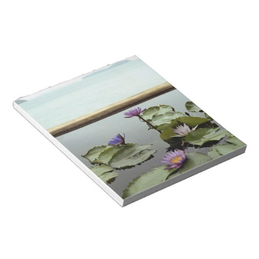 Bloc-note Nénuphars dans l'étang par l'océan (Incliné)