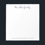 Bloc-note Notepad<br><div class="desc">Bloc-notes pour la famille - Parfait pour les notes et les listes quotidiennes. Personnalisé avec le nom de famille en haut et fini avec le prénom de votre famille en bas. La couleur peut facilement être changée.</div>
