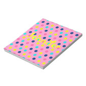 Bloc-note Pastels à points sur fond rose avec nom (Tourné)