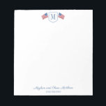 Bloc-note Patriotique American Flag Famille Monogramme<br><div class="desc">Voici notre Notepad USA Patriotic Rouge, Blanc et Bleu, parfait pour mettre en valeur votre fierté américaine ! Ce bloc-notes élégant est doté d'un design de drapeau américain magnifiquement détaillé, accentué d'un monogramme simple lettre de votre choix. Idéal pour noter des notes, faire des listes ou écrire des messages, ce...</div>