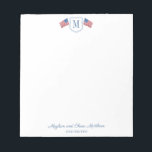 Bloc-note Patriotique American Flag Famille Monogramme<br><div class="desc">Voici notre Notepad USA Patriotic Rouge, Blanc et Bleu, parfait pour mettre en valeur votre fierté américaine ! Ce bloc-notes élégant est doté d'un design de drapeau américain magnifiquement détaillé, accentué d'un monogramme simple lettre de votre choix. Idéal pour noter des notes, faire des listes ou écrire des messages, ce...</div>