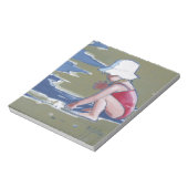 Bloc-note Petite fille avec casquette sur la plage avec vagu (Tourné)