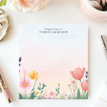 Bloc-note Plutôt Fleur sauvage Aquarelle Meadow Personnalisé<br><div class="desc">Ce bloc-notes personnalisé est doté d'une prairie fleur sauvage aquarelée vibrante aux tons pastel doux, créant une esthétique paisible et élégante. Parfait pour les amoureux de la nature, les amateurs de jardin et les amateurs de papeterie florale. Customisez le texte en haut pour une touche unique, ce qui le rend...</div>