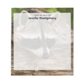 Bloc-note Raccoon mignon reposant sur un journal (Devant)