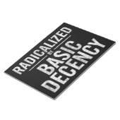 Bloc-note Radicalement Par Une Décence Fondamentale Drôle (Incliné)