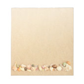 Bloc-note Rangée de coquillages sur sable de plage (Devant)