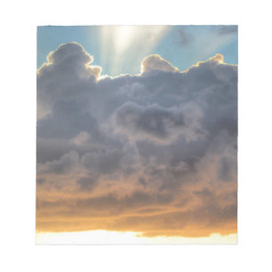 Bloc-note Rayons de soleil à travers les nuages orageux