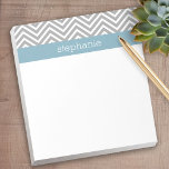 Bloc-note Robin Oeuf Bleu et Gris Chevrons Nom personnalisé<br><div class="desc">Un motif chevron branché aux couleurs fraîches est inclus dans ce design,  moderne et sobre.</div>