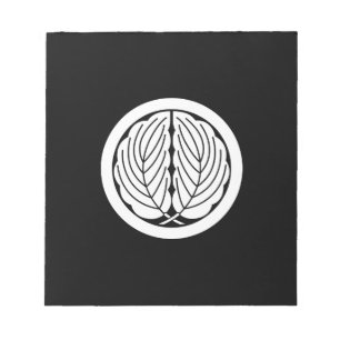 Bloc-note rond avec feuilles de chêne embrassantes
