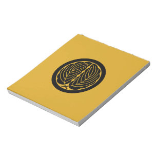 Bloc-note rond avec feuilles de chêne embrassées
