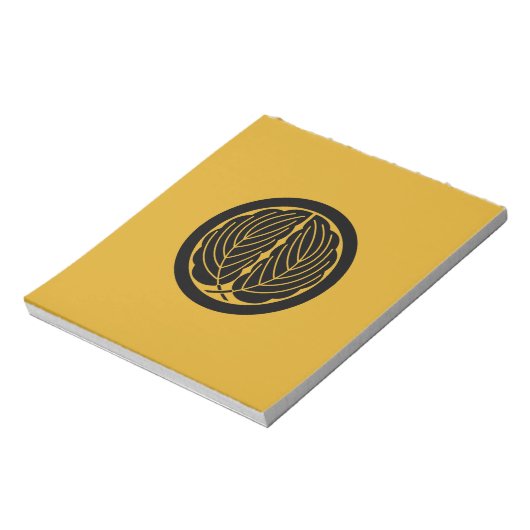 Bloc-note rond avec feuilles de chêne embrassées (Tourné)