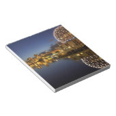 Bloc-note Science World et CBD reflété dans False Creek, (Incliné)