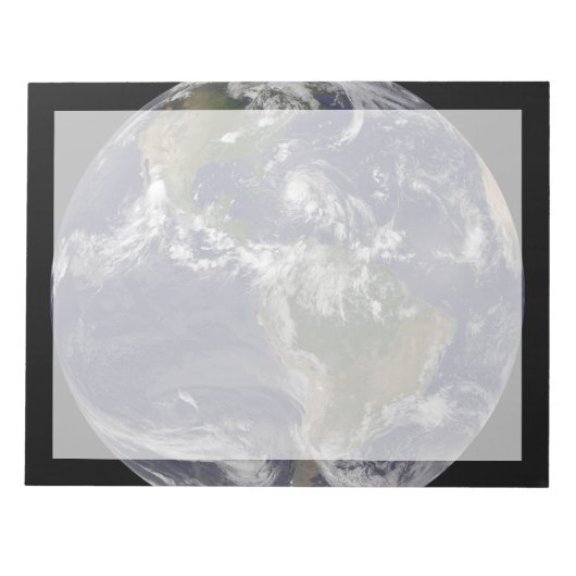 Bloc-note Terre Pleine Avec L'Ouragan Irène Au-Dessus Des Ba (Devant)