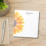 Bloc-note Tournesol personnalisé<br><div class="desc">Ce bloc-notes fleuri et personnalisé est décoré d'un tournesol jaune aquarelle. Facile à personnaliser. Utilisez l'outil de conception pour modifier la taille, le style ou la couleur du texte. En créant notre oeuvre, vous ne trouverez pas cette image exacte d'autres créateurs. Aquarelle originale © Michele Davies.</div>