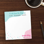 Bloc-note Turquoise rose étoiles Une note de la maman de<br><div class="desc">Une note rose et turquoise de maman bloc-notes personnalisée avec votre nom,  les noms de vos enfants et votre numéro de téléphone. Un parfum d'étoiles dans des couleurs assorties parsemé dans le coin inférieur gauche.</div>