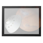 Bloc-note Un Appareil Spatial Encaissé D'Aérocoque En Approc (Devant)