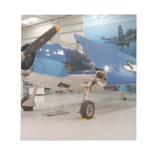 Bloc-note Un avion de chasse F-6F Hellcat de la Seconde Guer (Devant)