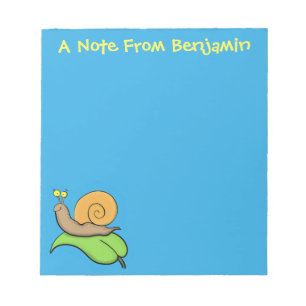 Bloc-note Un mignon escargot heureux sur une illustration d'