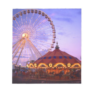 Bloc-note Une grande roue et un carrousel au Navy Pier à