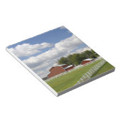 Bloc-note Une grange rouge et une ferme à Pamona, Kansas. (Incliné)