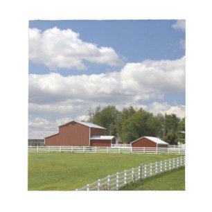 Bloc-note Une grange rouge et une ferme à Pamona, Kansas.