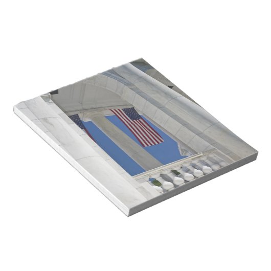 Bloc-note USA, VA, Arlington. Les drapeaux américains sont s (Incliné)