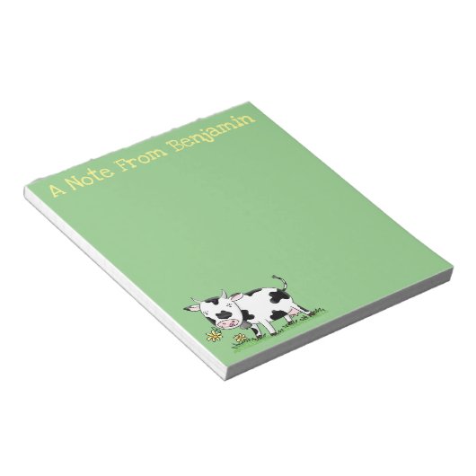 Bloc-note Vache mignonne en vert dessin animé sur le terrain (Incliné)