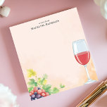 Bloc-note Vin rouge et vignoble de raisins Nom personnalisé<br><div class="desc">Célébrez les plaisirs simples avec ce bloc-notes élégant et personnalisé. Une illustration classique représentant un verre de vin rouge et un grappe de raisins à feuilles de vigne orne la partie inférieure du bloc-notes. L'arrière - plan aux tons doux et chaleureux apporte une touche de sophistication. Ajoutez votre propre texte...</div>