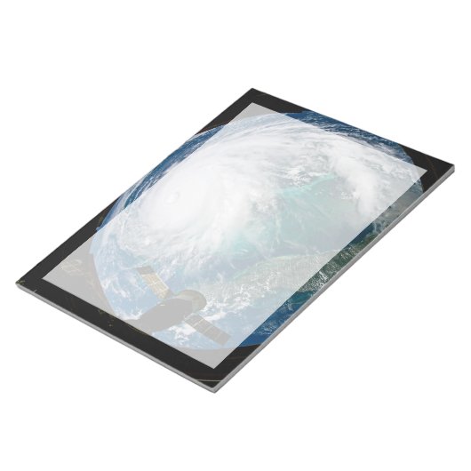 Bloc-note Vue De L'Ouragan Dorian. (Incliné)