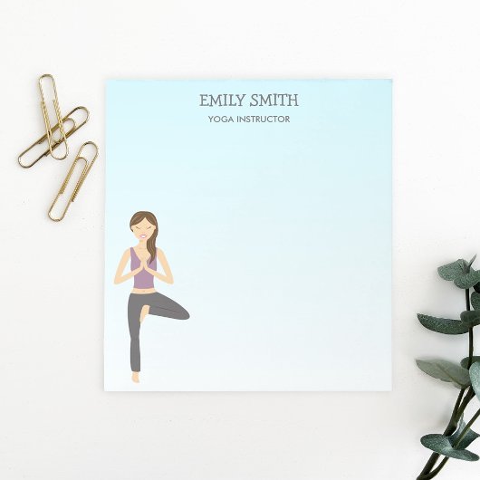 Bloc-note Yoga Woman In Tree Pose Et Yoga Instructeur Texte