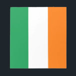 Bloc-notes avec drapeau d'Irlande<br><div class="desc">Ajoutez une touche de fierté irlandaise à votre espace de travail avec notre bloc-notes exclusif avec le drapeau de l'Irlande! Conçu avec une attention minutieuse aux détails, ce bloc-notes est plus qu’un simple outil d’écriture, c’est une célébration du riche patrimoine et de la fierté culturelle irlandais. Le design dynamique affiche...</div>