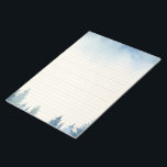 Bloc-notes bordé de pins bleus d'hiver<br><div class="desc">Ce bloc-notes bordé de pins bleus d'hiver présente une aquarelle sereine illustrant les pins poussiéreux le long de la frontière et un doux lessivage du ciel bleu au sommet. La scène d'hiver apaisante offre un cadre magnifique pour la rédaction de lettres, la prise de notes et les listes de choses...</div>