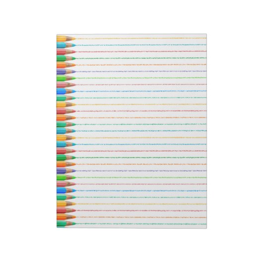 Bloc-notes en papier ligné avec crayons de couleur (Tourné)