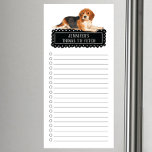 Bloc-notes magnétique de la liste des beagles<br><div class="desc">Des choses adorables pour aller chercher un chien Beagle avec un cadre en tableau noir personnalisé avec votre nom.</div>