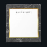 Bloc-notes moderne en marbre blanc noir<br><div class="desc">Motif en marbre noir et blanc moderne et bloc-notes personnalisé à cadre doré. Vous pouvez ajouter votre propre nom ou texte et monogramme.</div>