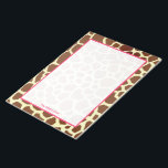 Bloc-notes personnalisé girafe et rose<br><div class="desc">Un bloc-notes doté d'un arrière - plan d'impression girafe et d'une section centrale en rose. Personnalisez avec votre nom en rose.</div>