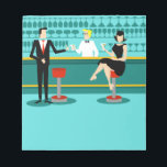 Bloc-notes Retro Cocktail Lounge<br><div class="desc">Chaque heure est l'heure heureuse avec ce Notepad salon de cocktails Retro. Le design moderne du milieu du siècle présente un dessin animé minimaliste et animé de style années 1960 d'un bar à cocktails élégant. Sur fond de mur d'aqua, on peut voir des rangées de verres de boisson. Au moins,...</div>