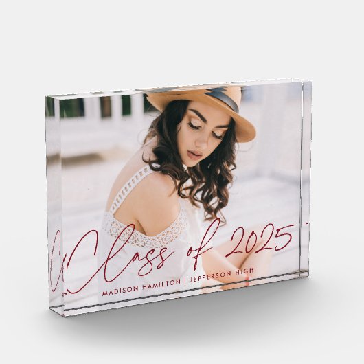 Bloc Photo Classe de 2023 Moderne Burgundy Script Graduation (Gauche)