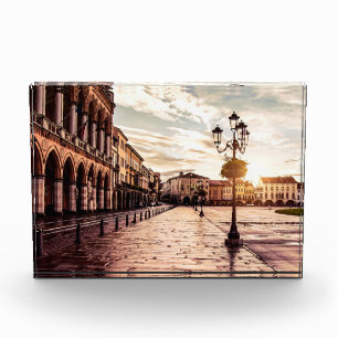 Bloc Photo Coucher de soleil sur le carré à Padova en Italie